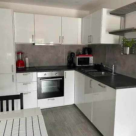 Apartment Tom