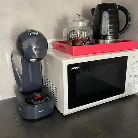 톰