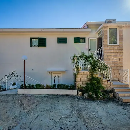 Apartment Tom Mimice